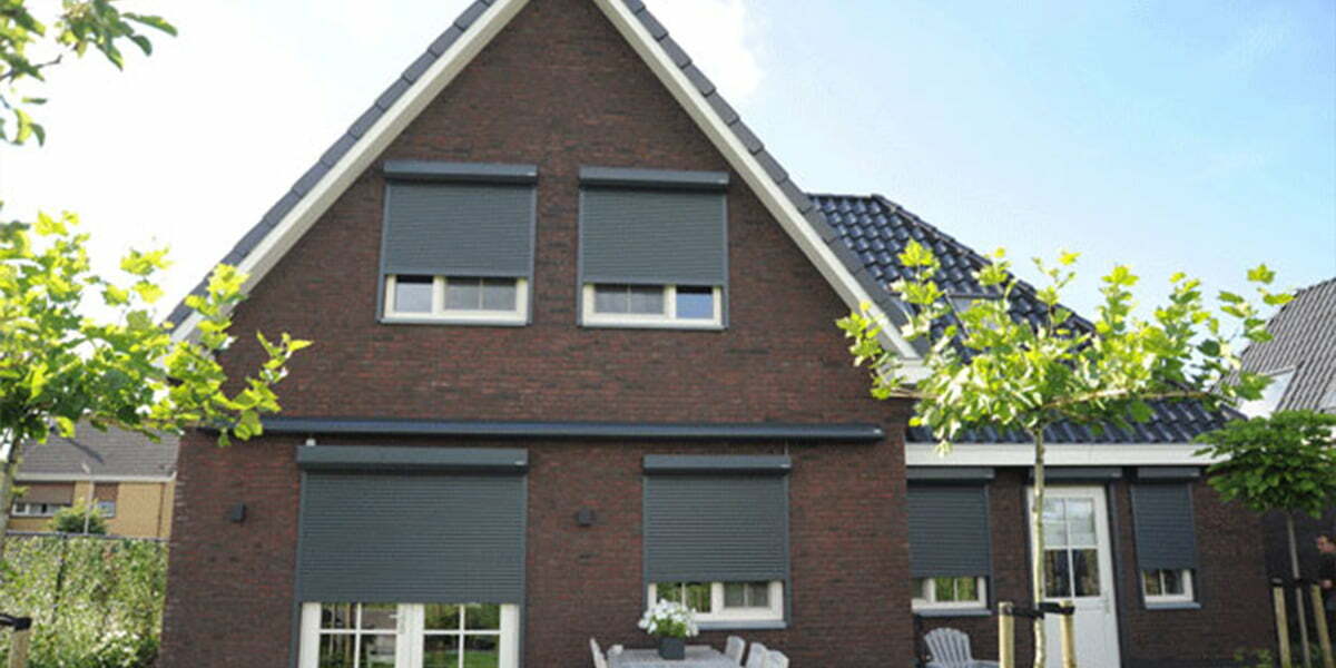 elektrische rolluiken zwart buiten